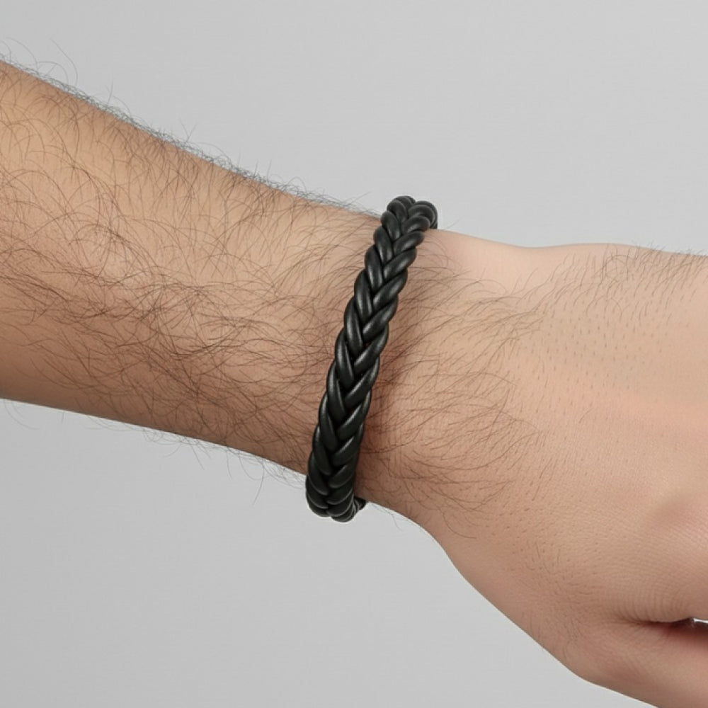 Pulseira Titan Noir — foto de uso